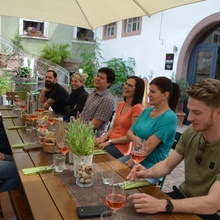 Die Lenus GmbH macht ihren Teamausflug zum  Weingut der Familie Huller. Im Anschluß stand noch ein Workshop im Fokus der fünf Lenus-Werte.