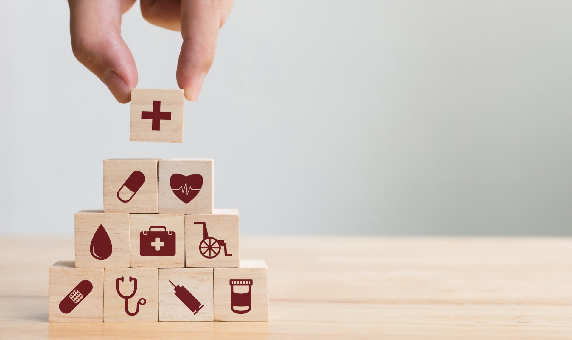 In diesem Blogbeitrag geht es um die Entwicklungen im Krankenhausmarkt. Das Vergütungssystem der diagnosis realted groups hilft bei der Klassifizierung von Fallgruppen und der Festlegung von den verschiedenen Pflege- und Versorgungsleistungen.